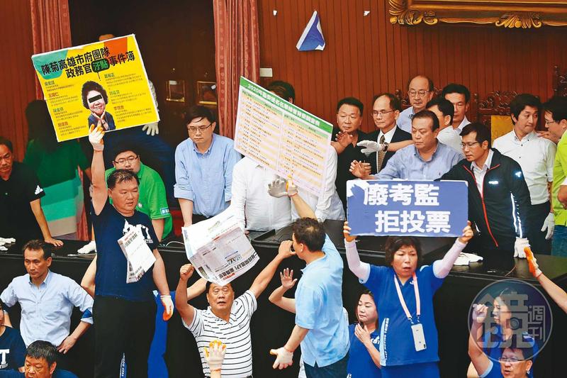 上週朝野立委為監委人事案爆發激烈衝突,游錫堃在混亂中主持議事。
